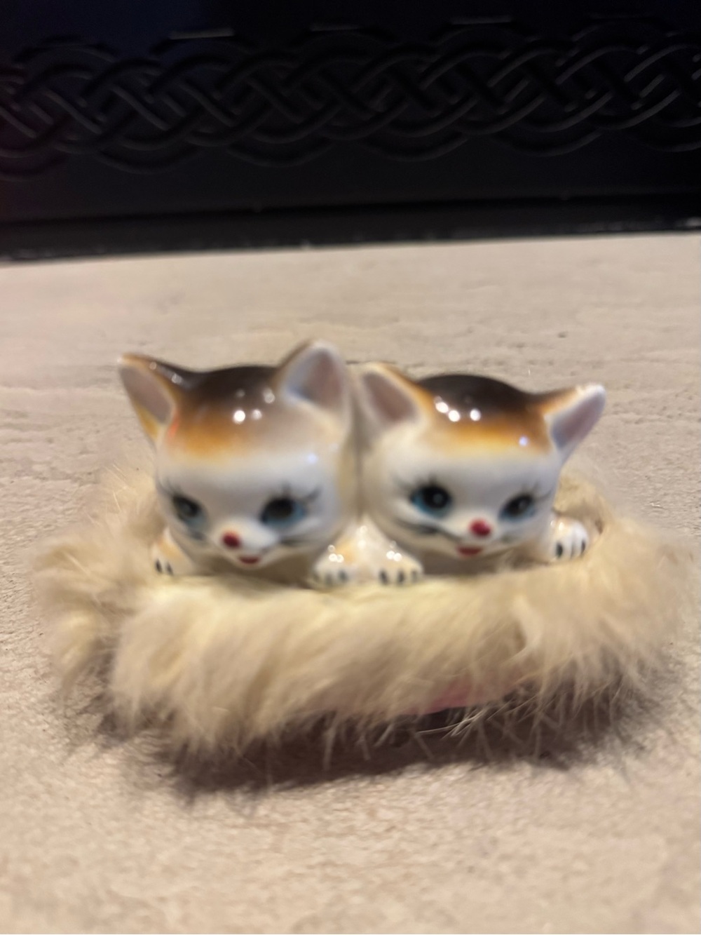 Vintage MCM Japan Ceramic Furry Kittens in a Pink Basket - Picture 9 of 9